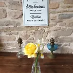 Le Logis Du Rocher Saint-Marcet