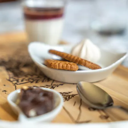 Le Logis Du Rocher Saint-Marcet