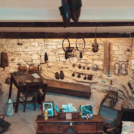 Le Logis Du Rocher 3*