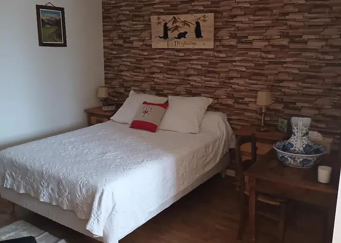 Le Logis Du Rocher ゲストハウス Saint-Marcet