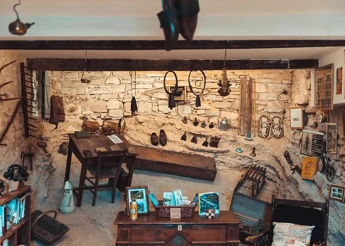 Le Logis Du Rocher 3*